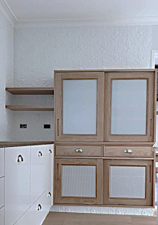 apm_climbing_rose_kitchen_wall